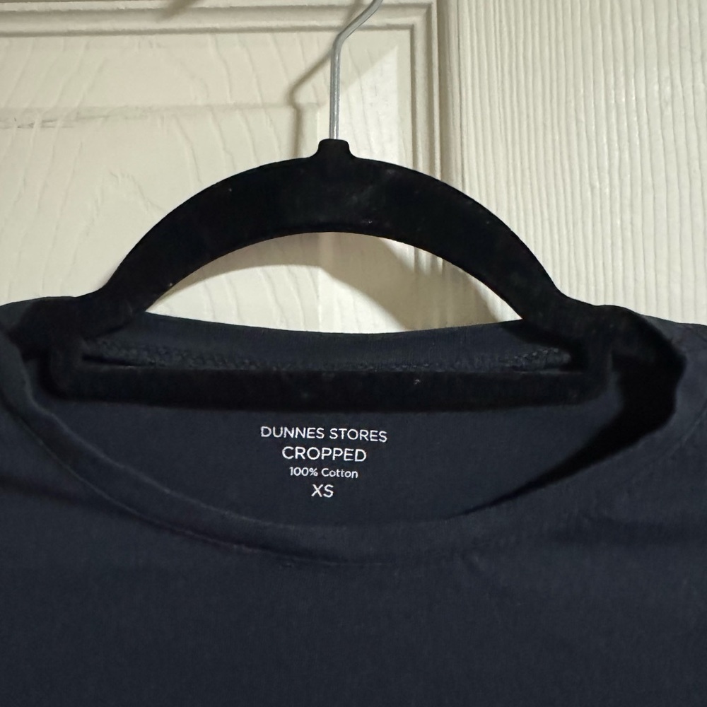 Dunnes stores black cropped t shirt